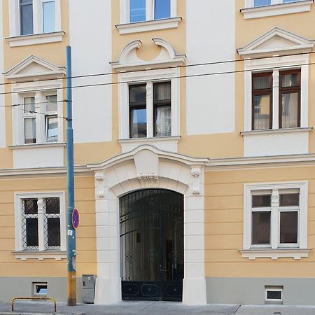 Romantic Central Flat Bratislava Bagian luar foto